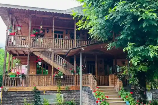 اقامتگاه بومگردی احمد