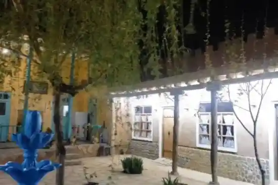 اقامتگاه بوم‌گردی ریزه گل