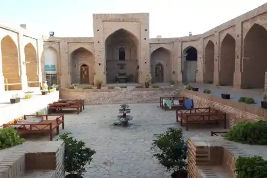 اقامتگاه سنتی کاروانسرای سرایان