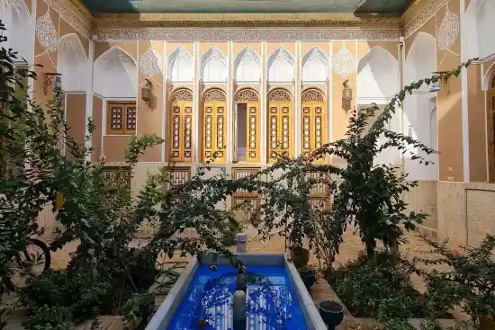 اقامتگاه بومگردی عزیزخان