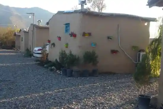 اقامتگاه سنتی کلبه گلی