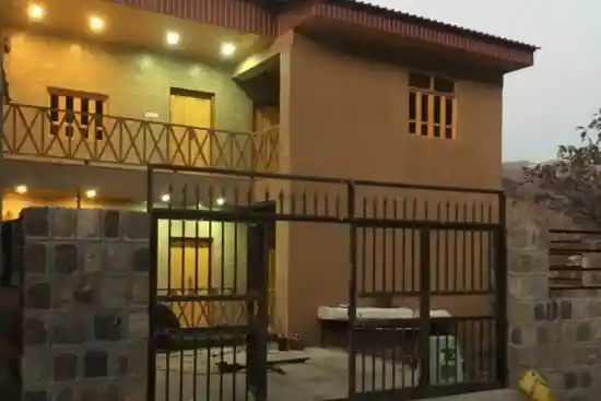 اقامتگاه بومگردی آخران