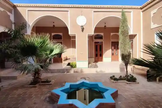 اقامتگاه سنتی ورزنه