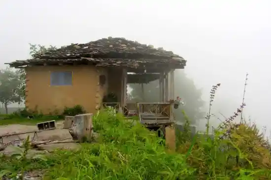 اقامتگاه بومگردی لوتک