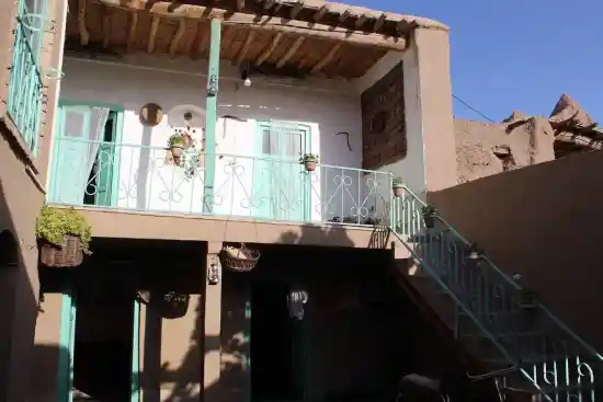 اقامتگاه بومگردی سبنی