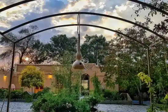 اقامتگاه بومگردی موبد