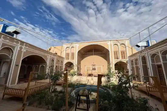 اقامتگاه بوم‌گردی فرافر