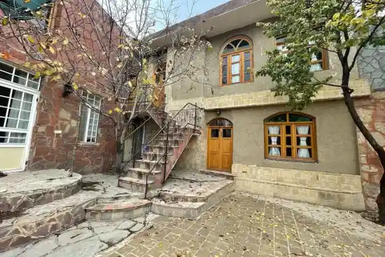 اقامتگاه بومگردی بام فریزی