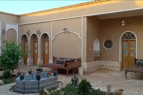 اقامتگاه بوم‌گردی آذربرزین