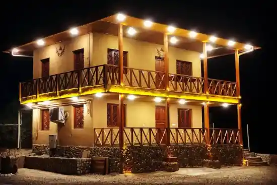 اقامتگاه بومگردی تیکا