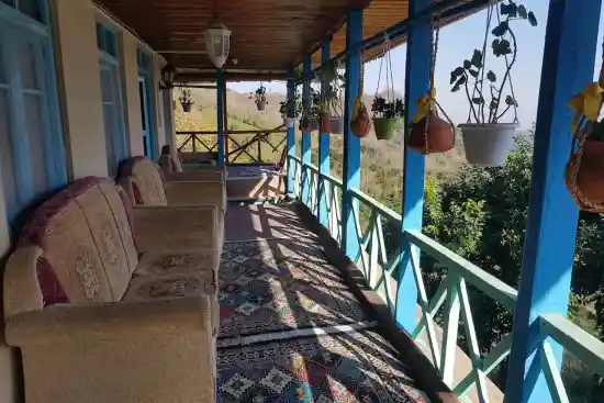 اقامتگاه بوم‌گردی بام املش