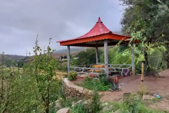 اقامتگاه بومگردی قودنه