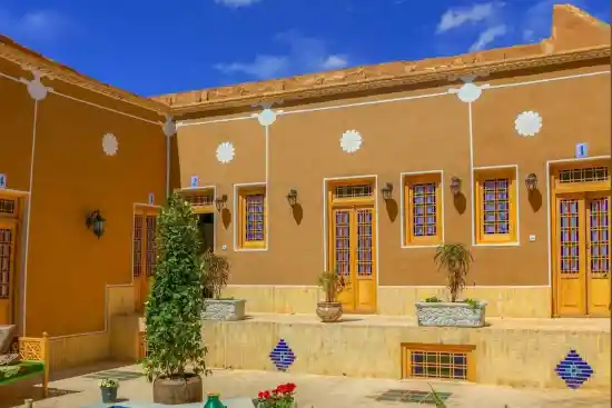 اقامتگاه سنتی شمعدونی