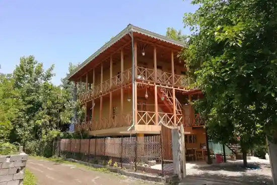 اقامتگاه بوم‌گردی سوراپشت