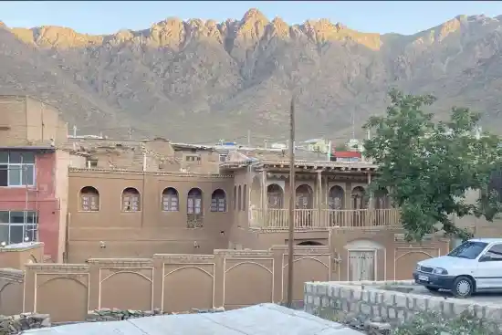 اقامتگاه بومگردی عمارت منور