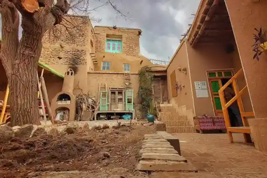 اقامتگاه بوم‌گردی خانه برزک