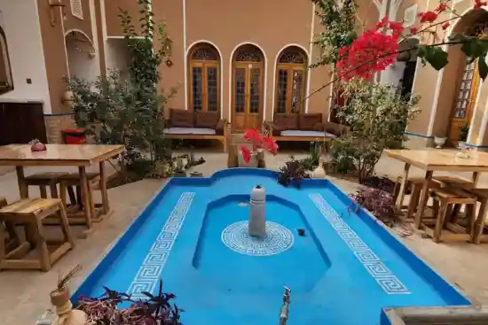 اقامتگاه بومگردی خشت و خاطره