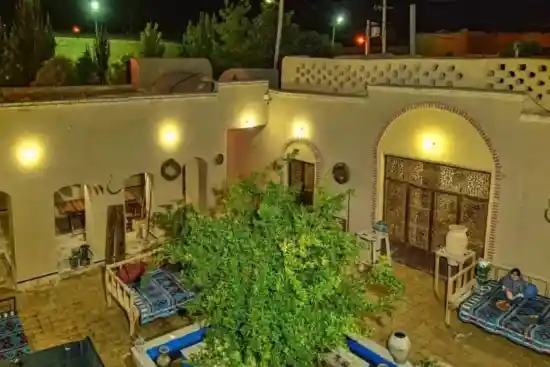 اقامتگاه بومگردی خانم جان