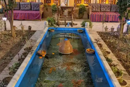 اقامتگاه بومگردی دادمهر