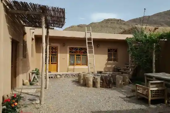 اقامتگاه بومگردی قلعه توران گشت (عموحسین)