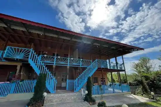 اقامتگاه بوم‌گردی الماس سبز