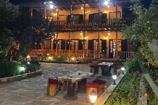 اقامتگاه بومگردی گل کاه