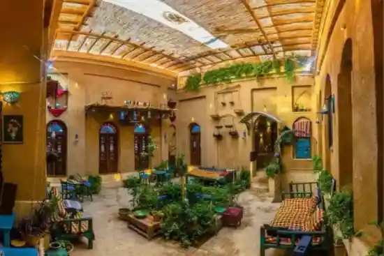 اقامتگاه بومگردی هشت