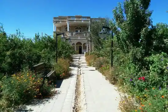 اقامتگاه بومگردی شریفی