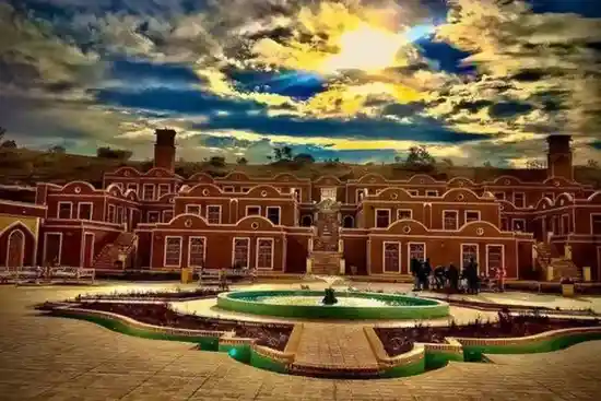 بوتیک هتل یلو