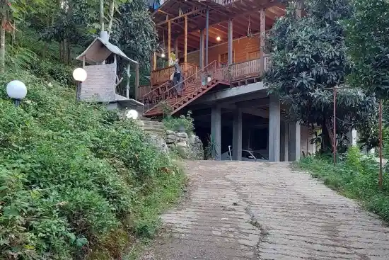 اقامتگاه بومگردی بنفشه