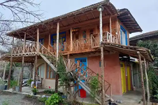 اقامتگاه بومگردی آوش