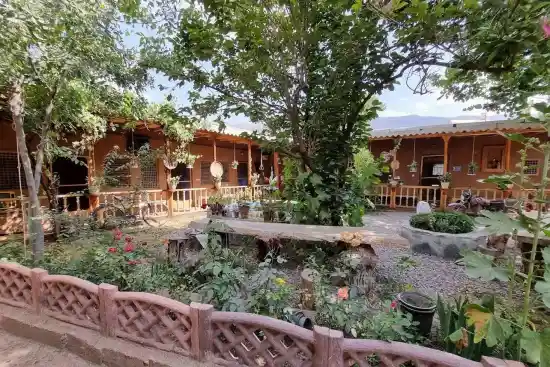 اقامتگاه بوم‌گردی آله آموت