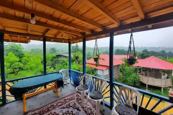 اقامتگاه بوم‌گردی خونه خورشید