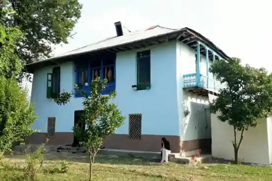 اقامتگاه بوم‌گردی چراجی