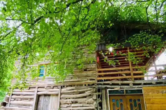 اقامتگاه بومگردی الماس شمال