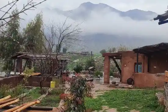 اقامتگاه بومگردی کی قباد قلعه سرد