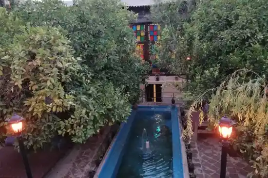 اقامتگاه بومگردی اعمارت قاجاریه