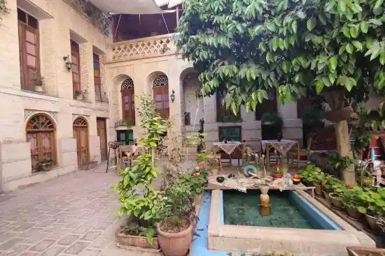 اقامتگاه بومگردی لوتوس