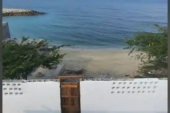 اقامتگاه بومگردی روزنه لاوان