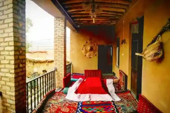 اقامتگاه بومگردی آژند