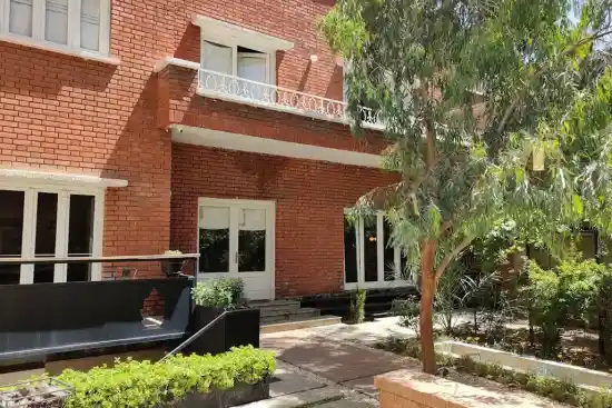 هاستل روبرو