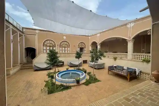 اقامتگاه بومگردی گلابتون