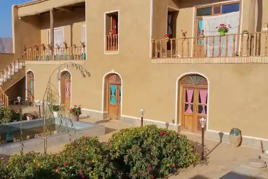 اقامتگاه بوم‌گردی نگهدار