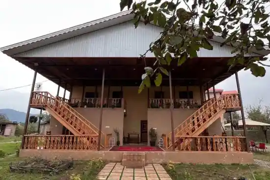 اقامتگاه بومگردی جواهر