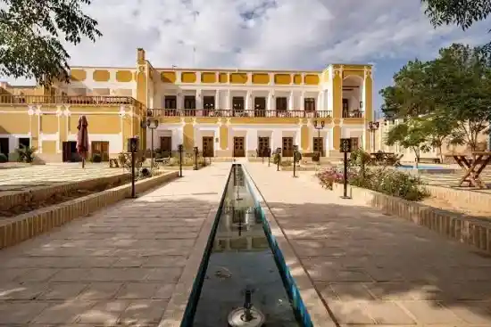 اقامتگاه سنتی عمارت قجری-1