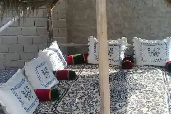 اقامتگاه بومگردی قندیل نمکی