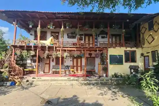 اقامتگاه بومگردی کلبه پرچین