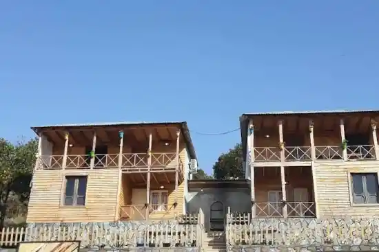 اقامتگاه بومگردی اَتر