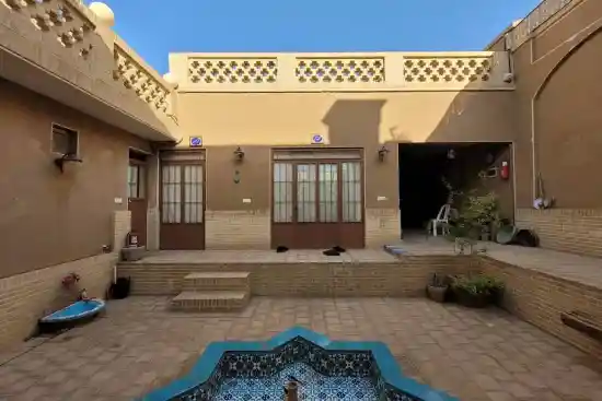 اقامتگاه بومگردی خانم تاج