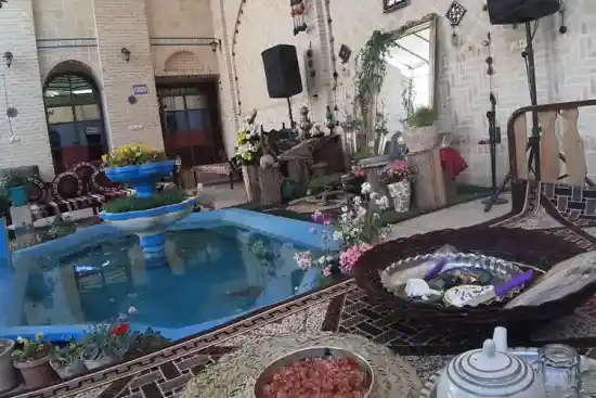 اقامتگاه بومگردی خانم کوچک